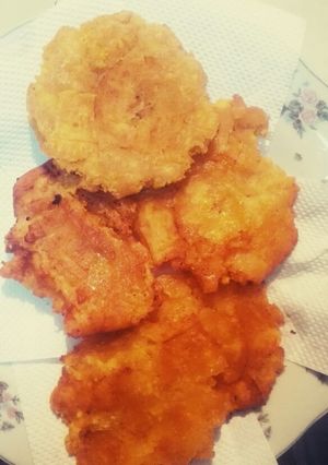 Una foto de Patacones con sabor de ajo y limón