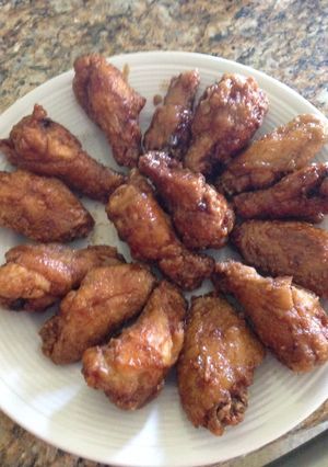 A picture of Asian style sweet and spicy wings .
