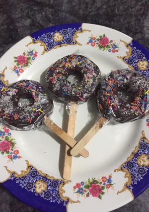 A picture of Apple donuts.
