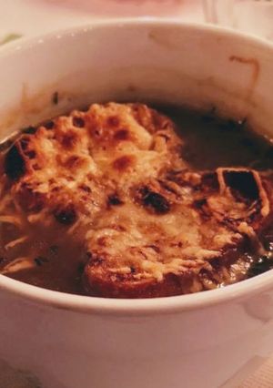 Фото Цибулевий суп / Soupe à l’oignon.