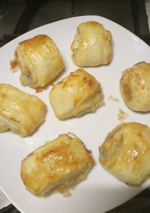 A picture of Cheesy pastry bites.
