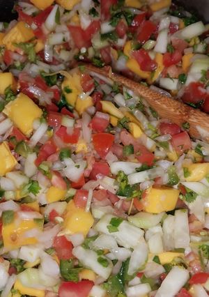 A picture of Mango pico de gallo salsa.
