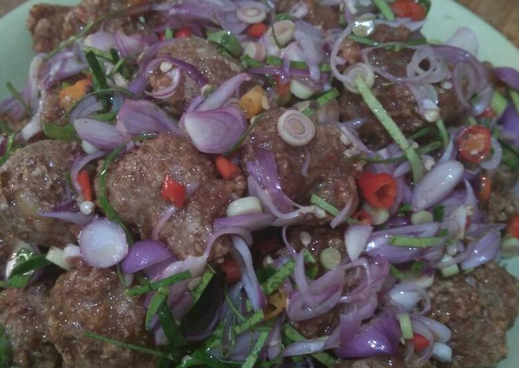 Bakso goreng sambal matah