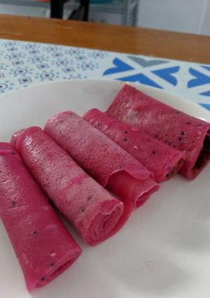 Hình của món Bánh cuộn thanh long.
