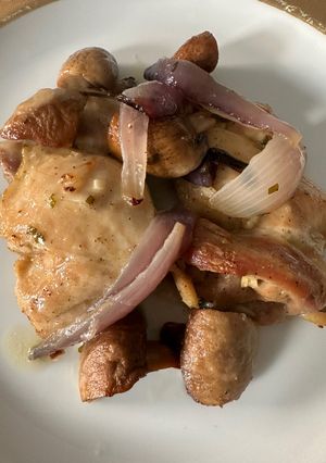 A picture of Roasted Chicken with Mushrooms and Red Onions.