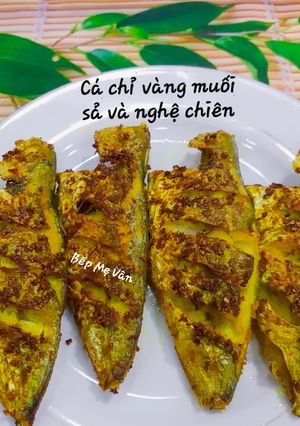 Hình của món Cá chỉ vàng muối sả và nghệ chiên.