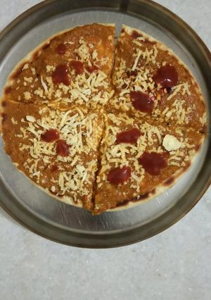 પિઝા (Pizza Recipe in Gujarati) રેસીપી મુખ્ય ફોટો