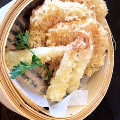 A picture of Prawn and yam Tempura.