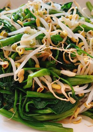 Hình của món Rau muống xào giá.