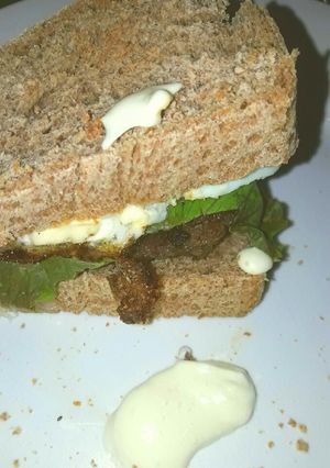 Una foto de Sándwich de Hamburguesa MAYOPRIMAVERANA