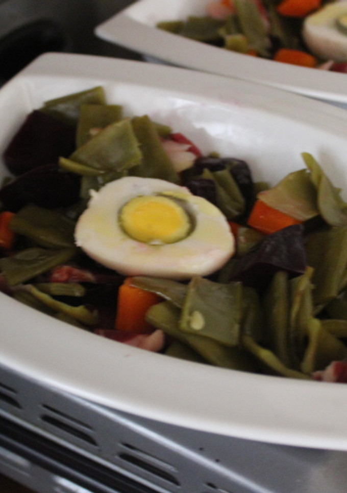 Una foto de Judías verdes cocidas con jamón y huevo