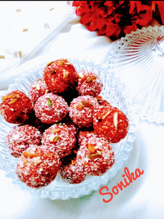 A picture of Beetroot coconut laddu.