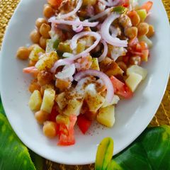 A picture of Alo chana chat.
