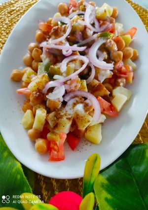 A picture of Alo chana chat.