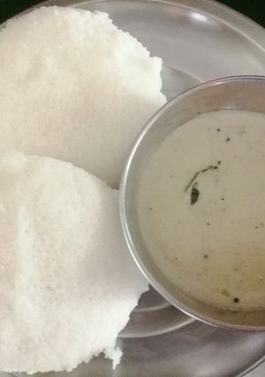 A picture of Steamed idli.