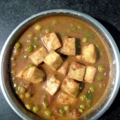 A picture of Matar paneer.