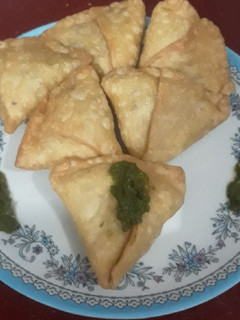 समोसे (Samose recipe in hindi) रेसिपी मुख्य फोटो