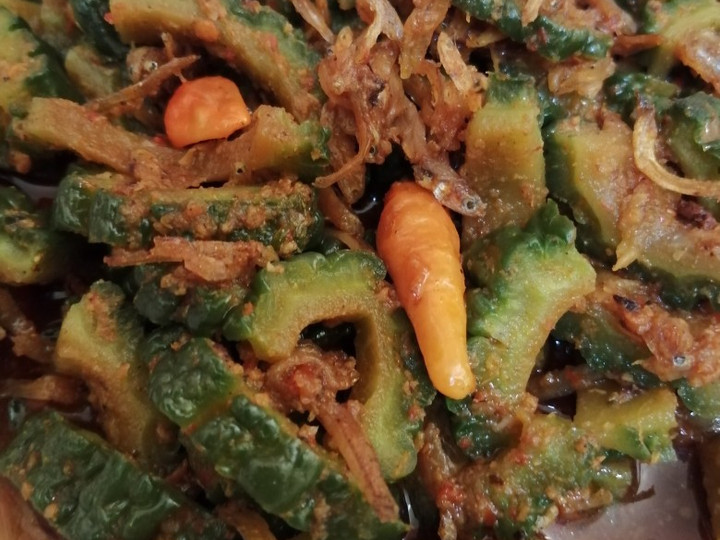 Langkah Mudah untuk Menyiapkan Oseng pare ikan teri, Enak