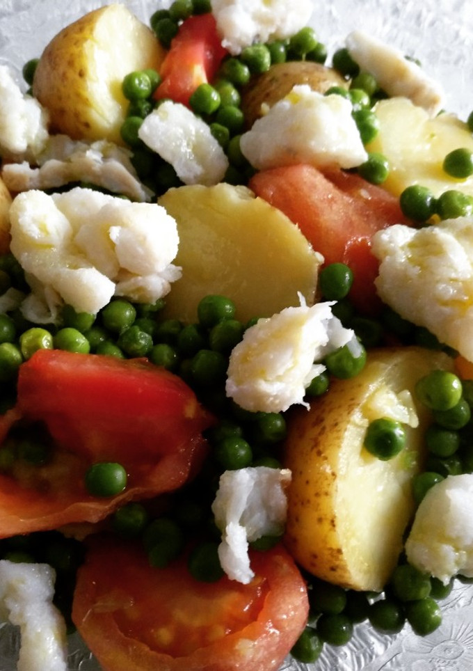 Una foto de Guisantes con bacalao y patatas