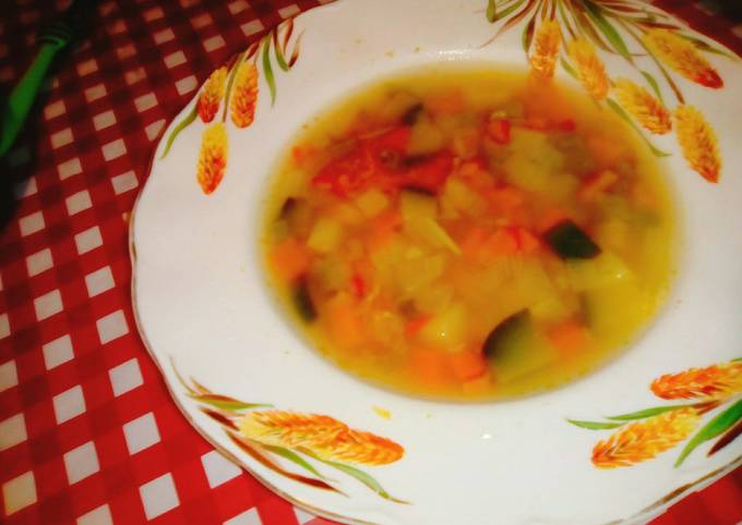 Foto principal de Sopa de verduras muy rica!!! Ideal para este frío!! 💚💚💚😊👏