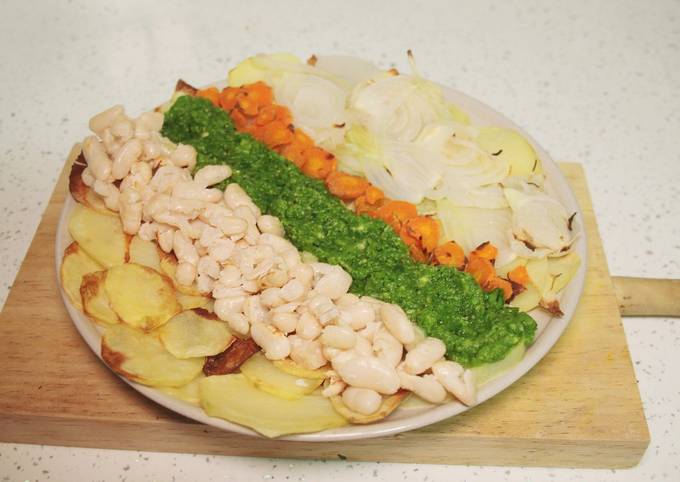 Foto principal de Verduras al horno con salsa de calabacín (vegano)
