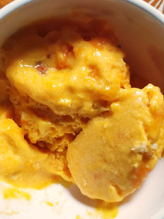 A picture of Mango almond ice cream.