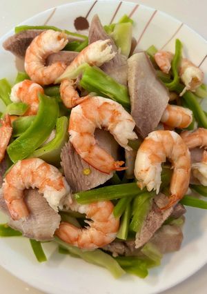 Hình của món Gỏi rau tiến vua tôm thịt.