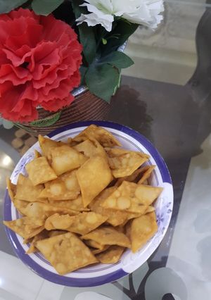 A picture of 3 ingredients Namkeen parey.