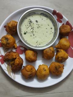 சேப்பக்கிழங்கு மசாலா போண்டா (seppankilangu masala bonda recipe in tamil) செய்முறை முக்கிய புகைப்படம்