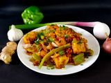 स्टर फ्राईड एग्ग्स विथ ओरिएन्टल वेज्जीस (Stir fried eggs with oriental veggies recipe in marathi)