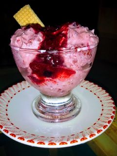 Una foto de Crema de Helado de Frutos Rojos Light