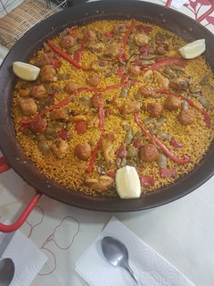 Una foto de Paella a mi manera