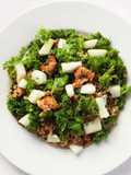 Salada de Frango Grelhado marinado com Kale, Quinoa e Pepino