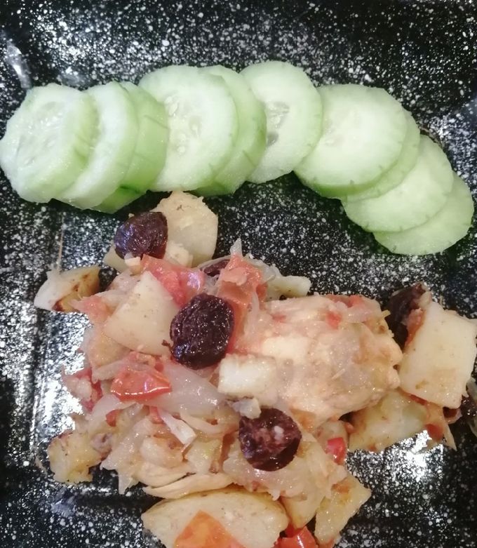 Una foto de Pollo a la cacerola 🍅🍗🥔 (muy fácil y rápido)