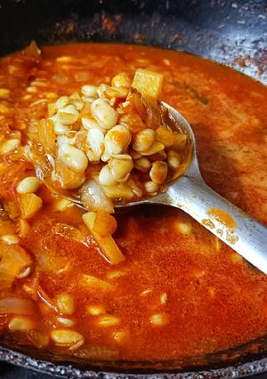 सुक्या पावट्याची रसेदार भाजी / वालाची भाजी (Valachi Bhaji Recipe In Marathi) रेसिपी चे मुख्य फोटो