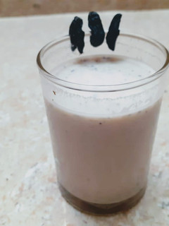 ஹெல்த்தி நட்ஸ் மில்க்ஸ்ஷேக் (Healthy nuts milkshake recipe in tamil) செய்முறை முக்கிய புகைப்படம்