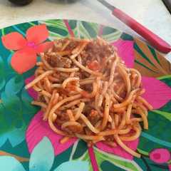 A picture of Spaghetti con carne molida.
