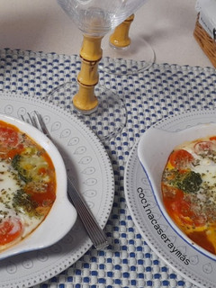 Una foto de Huevos a la flamenca con brócoli