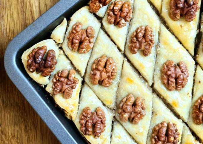 Пахлава с грецкими орехами и мёдом — рецепт с фото пошагово