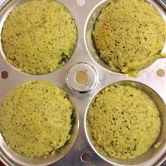 A picture of Semolina and Vermicelli idli.