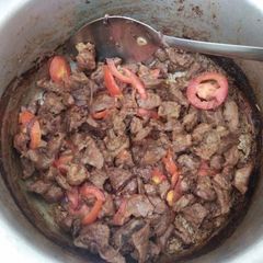 A picture of Wet fried beef.