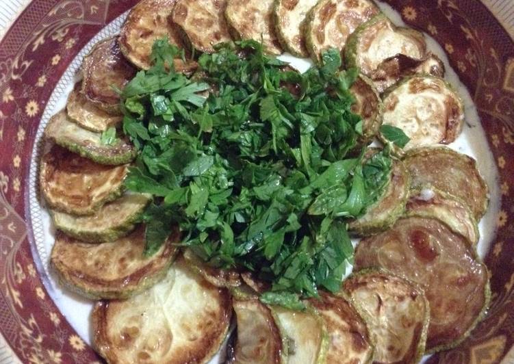 كوسة مقلية باللبن والثوم 🍽