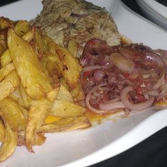 A picture of Chips n onion sauce.