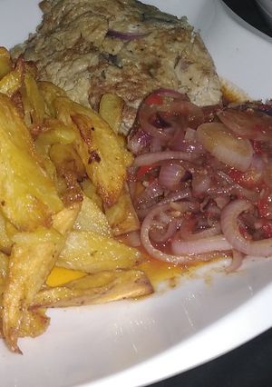 A picture of Chips n onion sauce.