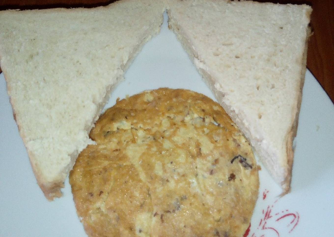 Sandwich and fried eggs