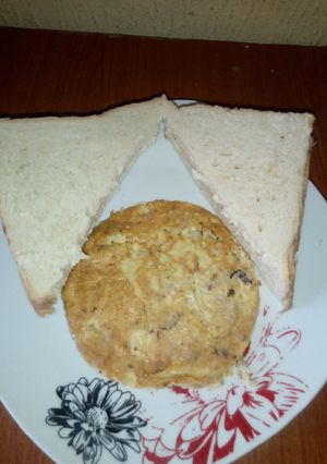 A picture of Sandwich and fried eggs.