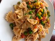 Una foto de ensalada de zanahoria y mayonesa