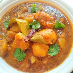 A picture of Aloo Gravy.