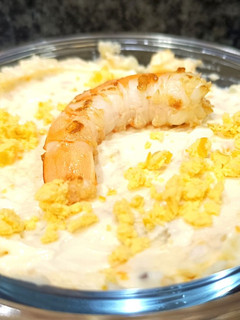 Una foto de Ensaladilla de marisco y merluza