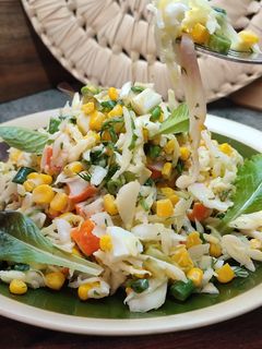 Una foto de Ensalada de repollo con palitos de surimi
